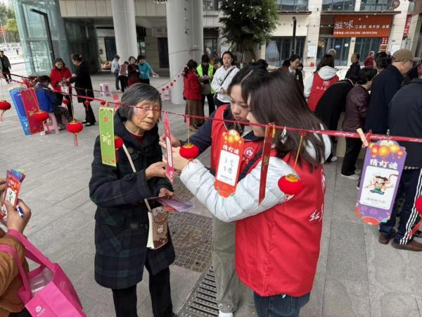 “学雷锋·暖元宵”丨公司志愿者走进社区，青春力量点亮邻里温情